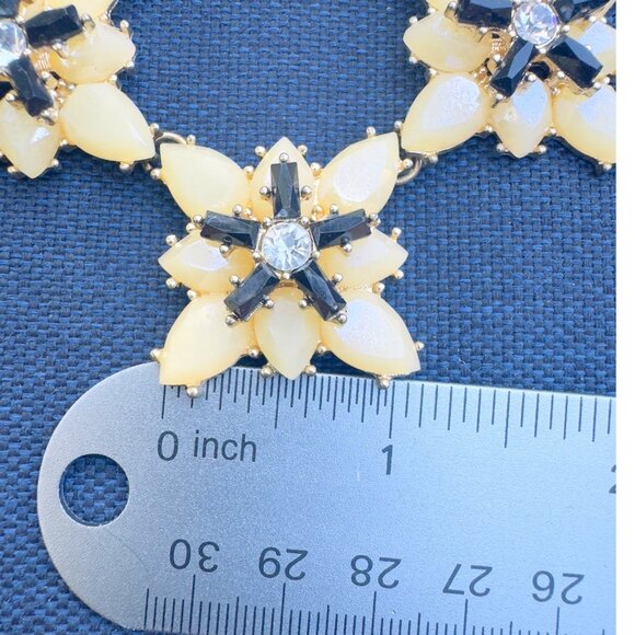 Vintage Floral Statement Necklace With Yellow & Black Crystal Petals - Picture 7 of 7